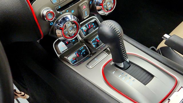 2010 Chevrolet Camaro 2dr Coupe 2SS w/ RS & White Stripe Packages - 23012946 - 16