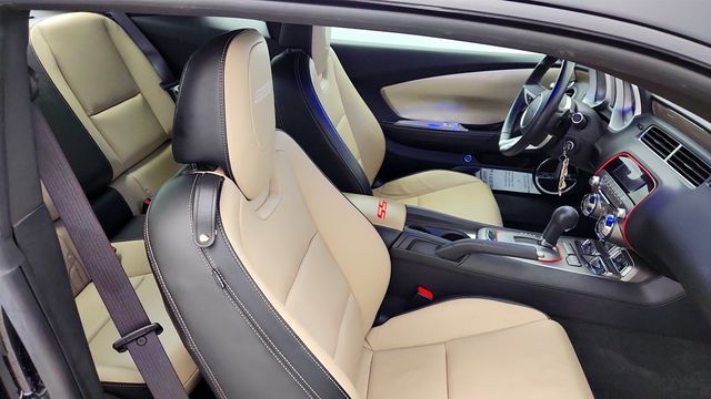 2010 Chevrolet Camaro 2dr Coupe 2SS w/ RS & White Stripe Packages - 23012946 - 22