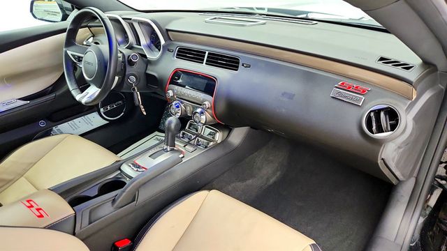 2010 Chevrolet Camaro 2dr Coupe 2SS w/ RS & White Stripe Packages - 23012946 - 23