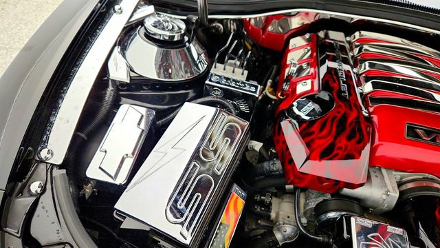 2010 Chevrolet Camaro 2dr Coupe 2SS w/ RS & White Stripe Packages - 23012946 - 26