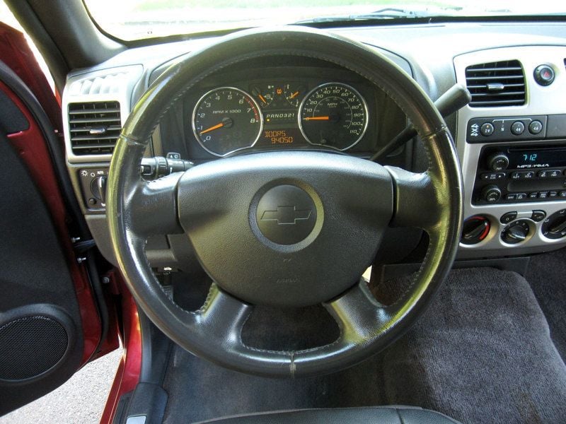 2010 Chevrolet Colorado LT photo 21