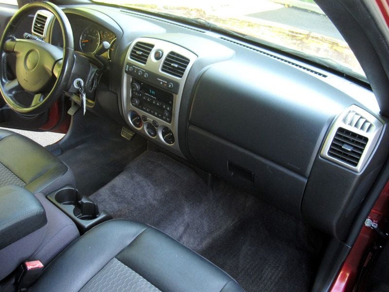 2010 Chevrolet Colorado LT photo 25
