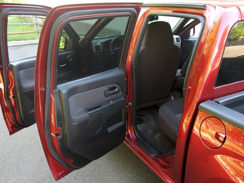 2010 Chevrolet Colorado LT photo 29