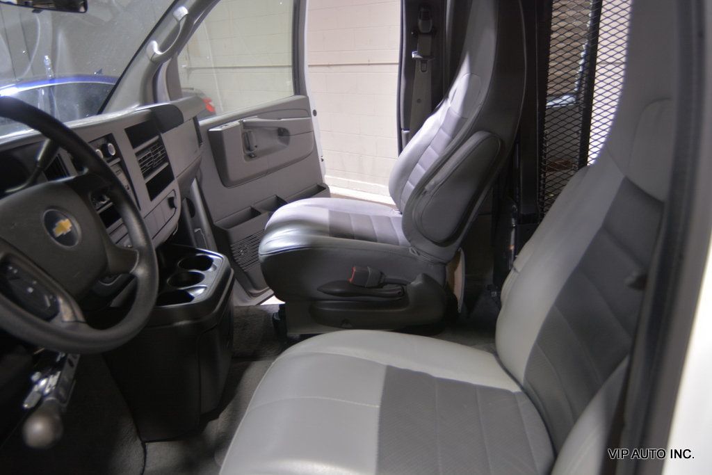 2010 Chevrolet Express 1500 Passenger  - 22050825 - 13