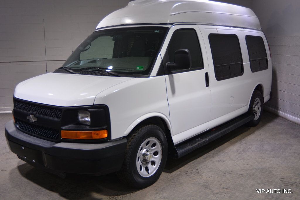 2010 Chevrolet Express 1500 Passenger  - 22050825 - 1