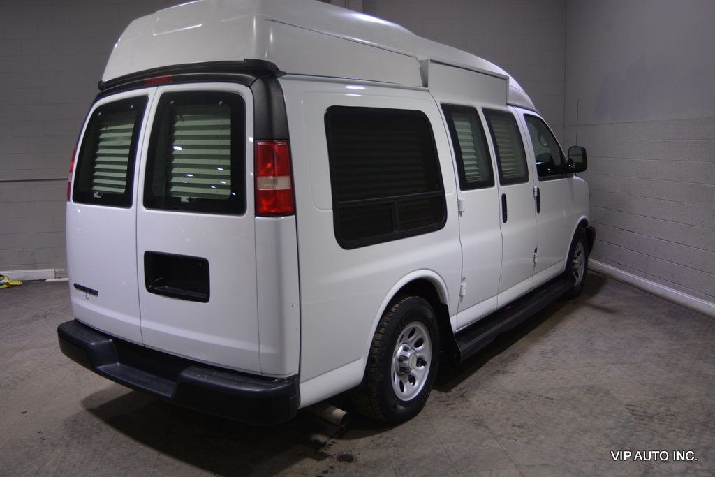 2010 Chevrolet Express 1500 Passenger  - 22050825 - 22