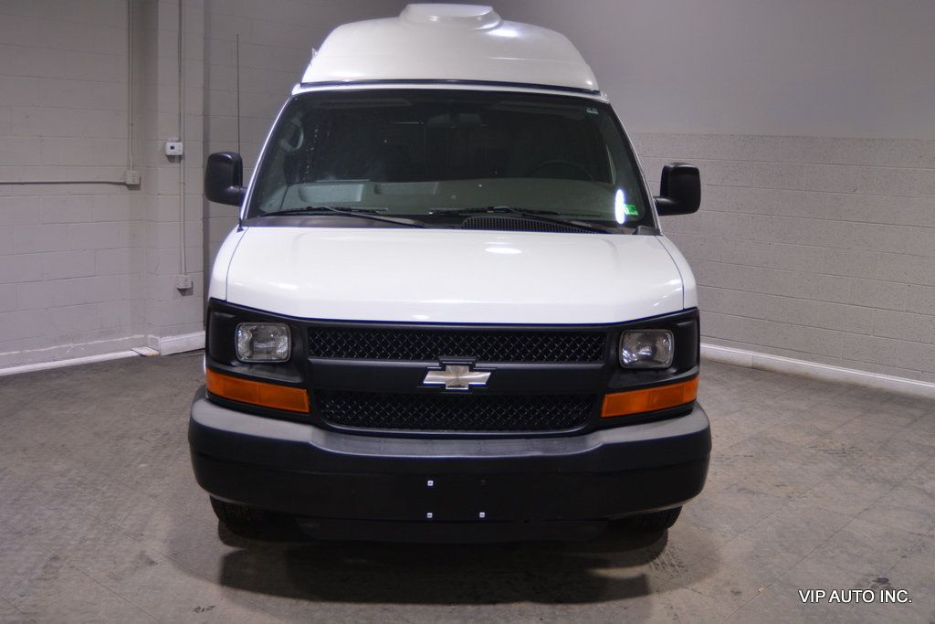 2010 Chevrolet Express 1500 Passenger  - 22050825 - 23