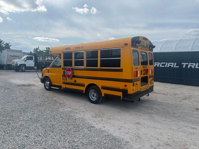 2010 Chevrolet Express 15 Passenger Shuttle Bus  - 22941653 - 2