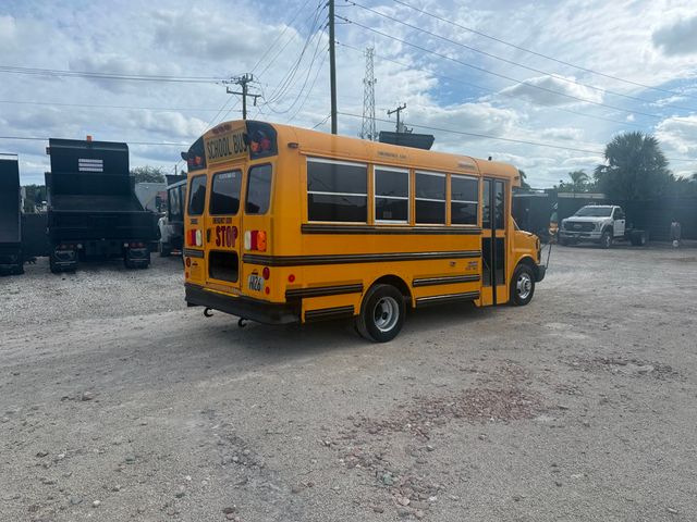 2010 Chevrolet Express 15 Passenger Shuttle Bus  - 22941653 - 4