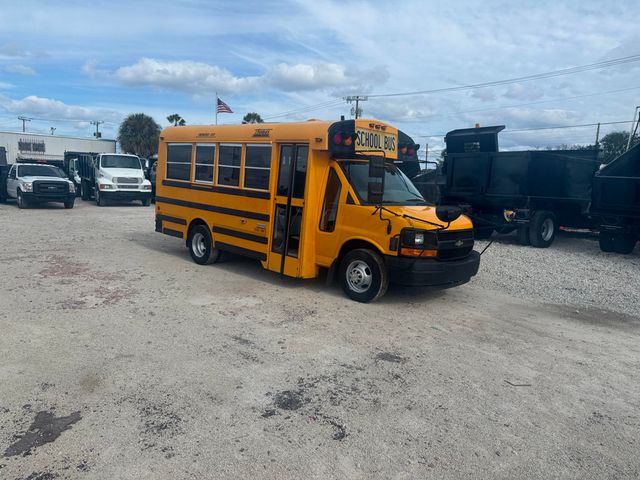 2010 Chevrolet Express 15 Passenger Shuttle Bus  - 22941653 - 5