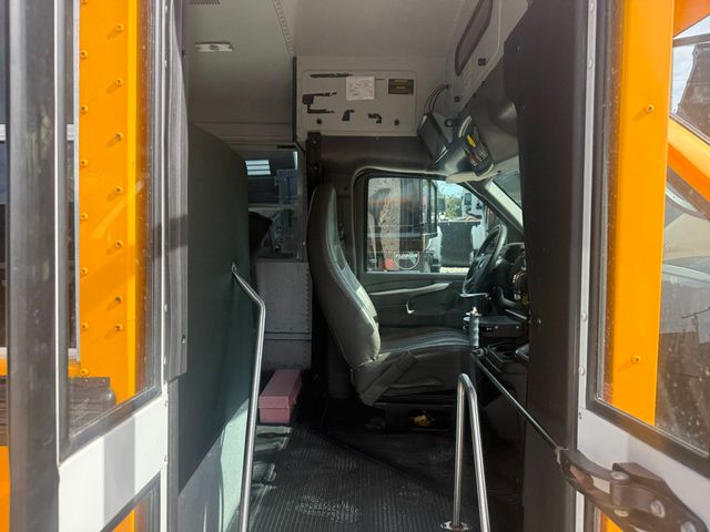 2010 Chevrolet Express 15 Passenger Shuttle Bus  - 22941653 - 6