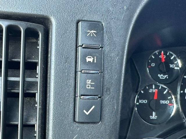 2010 Chevrolet Express 2500 Cargo  - 23054198 - 25