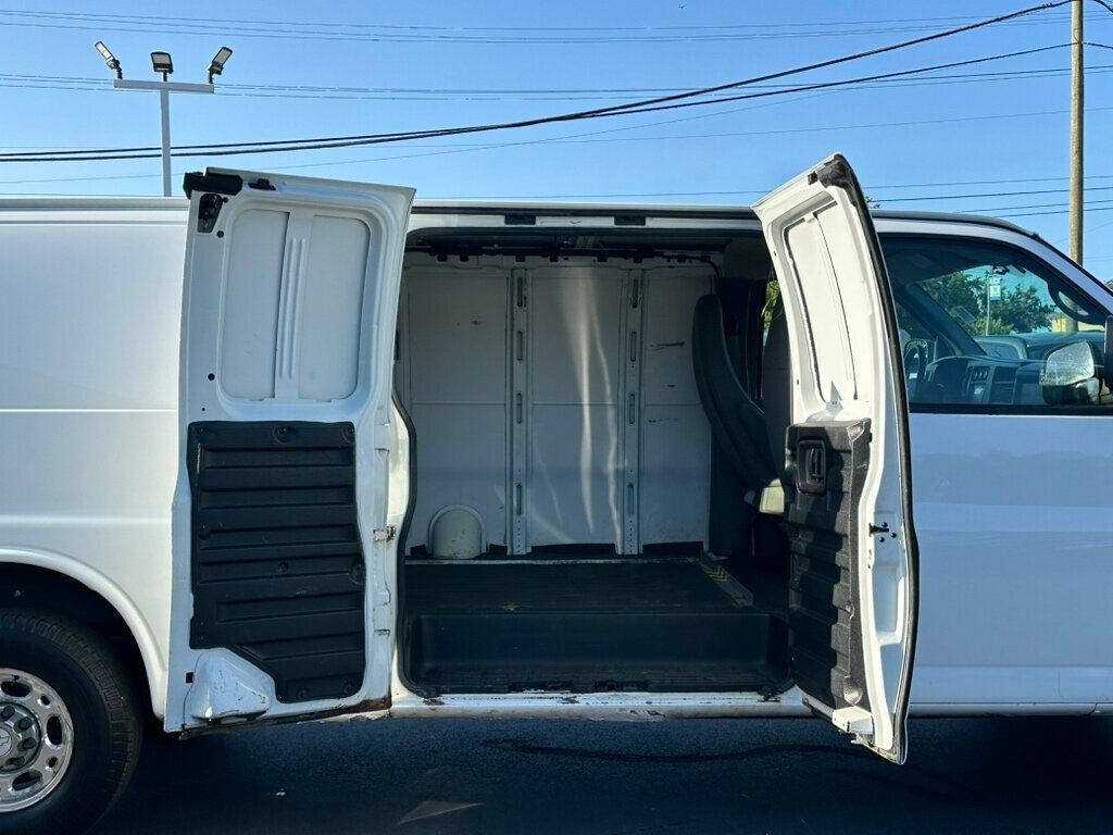 2010 Chevrolet Express 2500 Cargo  - 23054198 - 6
