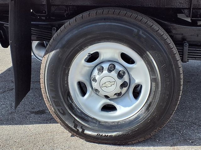 2010 Chevrolet Express 3500 12' Box Van w/Liftgate - 23014443 - 32