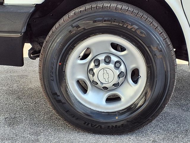 2010 Chevrolet Express 3500 12' Box Van w/Liftgate - 23014443 - 36