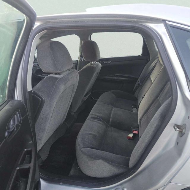2010 Chevrolet Impala 4dr Sedan LT - 22968414 - 6