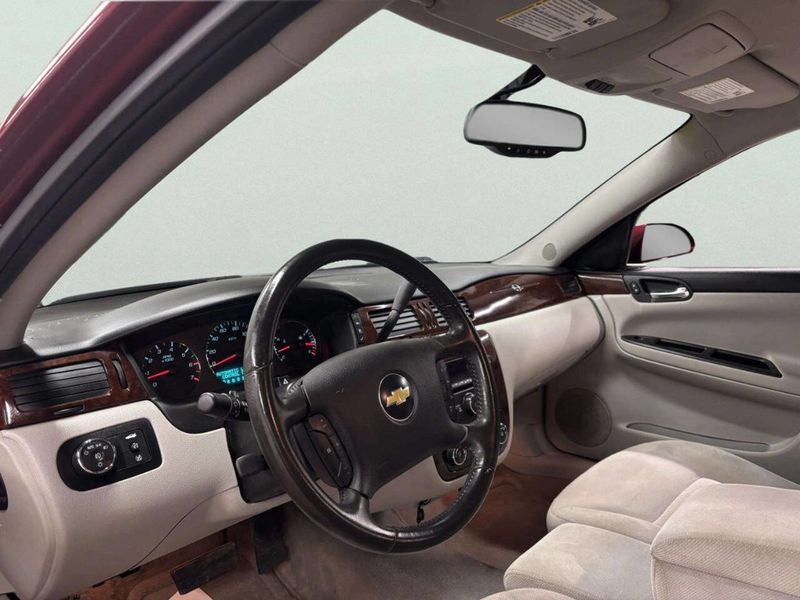 2010 Chevrolet Impala 4dr Sedan LT - 22971654 - 10