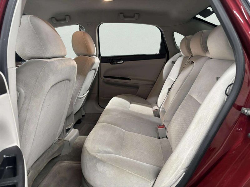 2010 Chevrolet Impala 4dr Sedan LT - 22971654 - 13