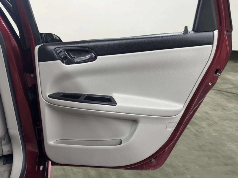 2010 Chevrolet Impala 4dr Sedan LT - 22971654 - 15