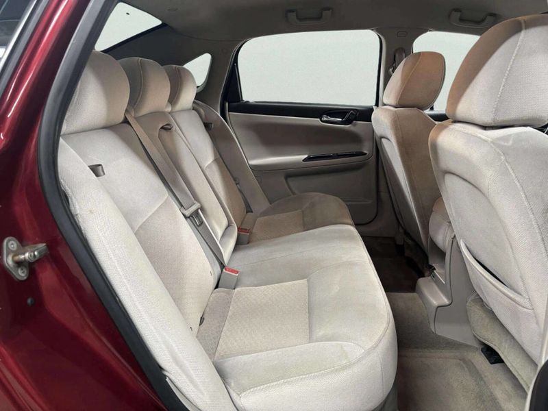 2010 Chevrolet Impala 4dr Sedan LT - 22971654 - 16