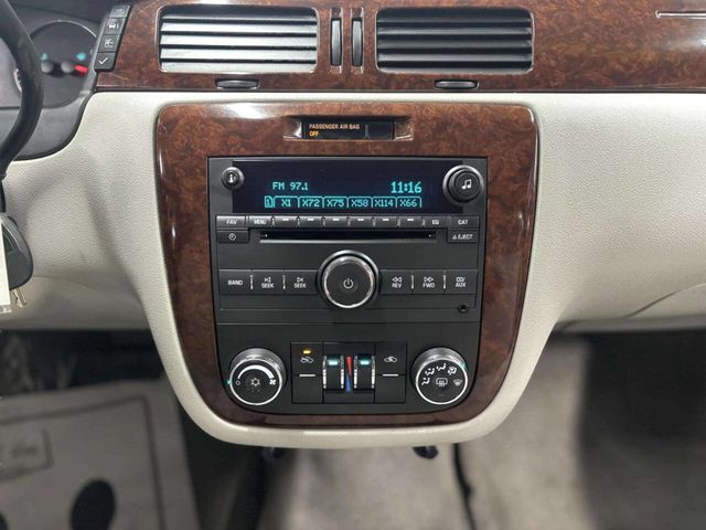 2010 Chevrolet Impala 4dr Sedan LT - 22971654 - 21