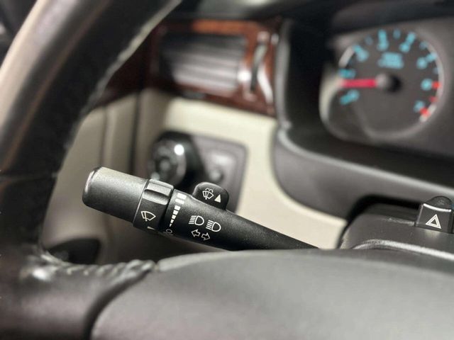 2010 Chevrolet Impala 4dr Sedan LT - 22971654 - 28