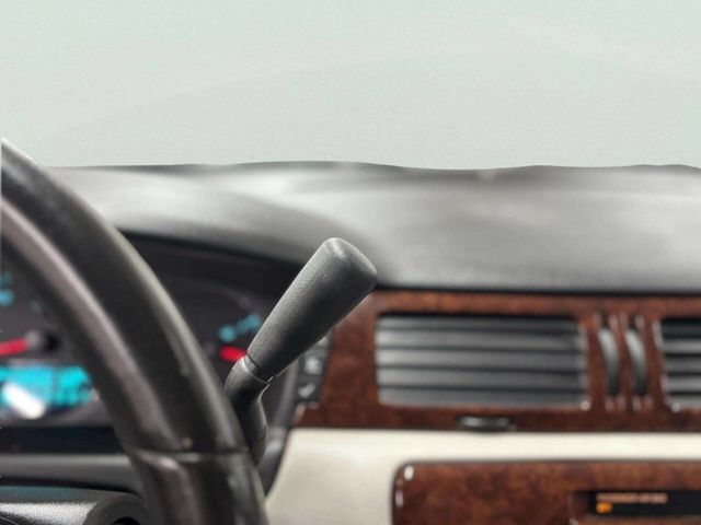 2010 Chevrolet Impala 4dr Sedan LT - 22971654 - 29