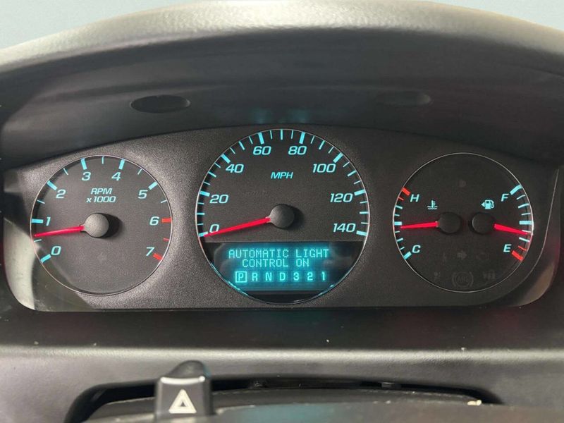 2010 Chevrolet Impala 4dr Sedan LT - 22971654 - 31