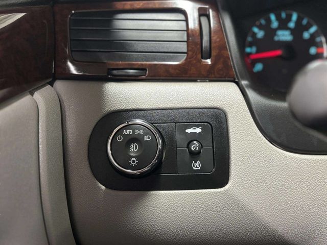 2010 Chevrolet Impala 4dr Sedan LT - 22971654 - 33