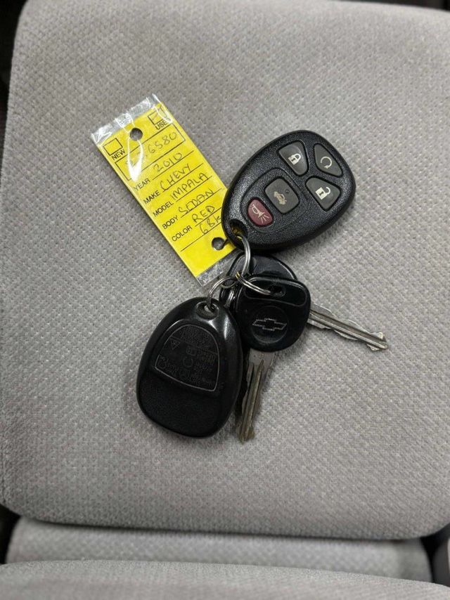 2010 Chevrolet Impala 4dr Sedan LT - 22971654 - 34