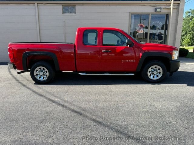 2010 Chevrolet Silverado 1500 2WD Ext Cab 143.5" Work Truck - 23041733 - 3