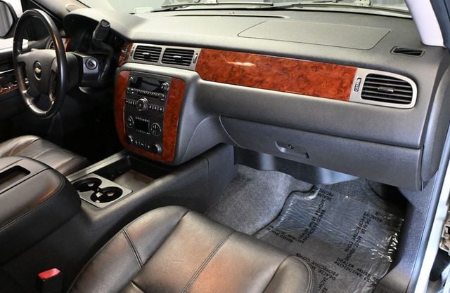 2010 Chevrolet Tahoe 1500 LT - 23081214 - 9