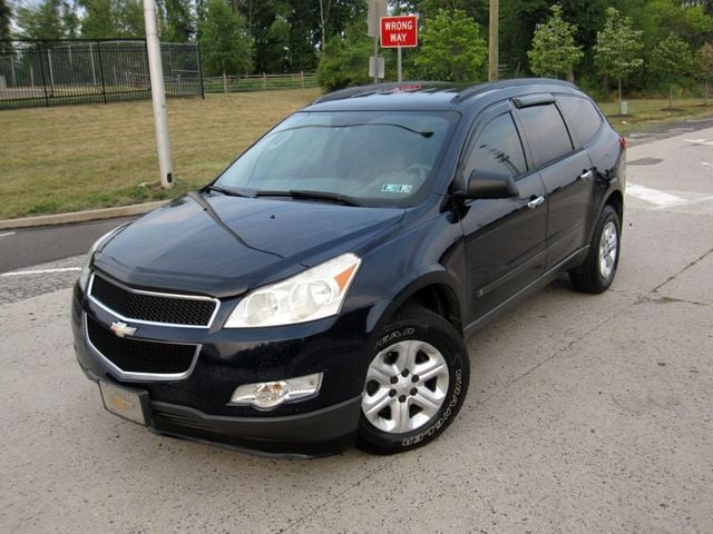 2010 Chevrolet Traverse FWD 4dr LS - 22509561 - 3