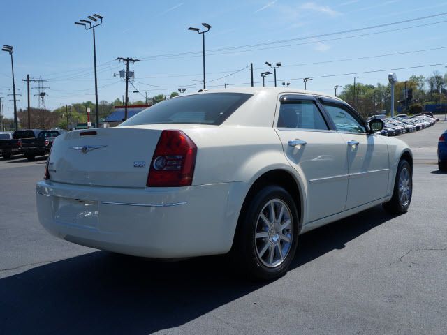 2010 Chrysler 300 4dr Sdn Touring Signature AWD - 11951636 - 1