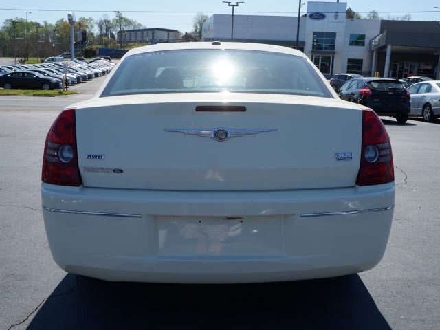 2010 Chrysler 300 4dr Sdn Touring Signature AWD - 11951636 - 20