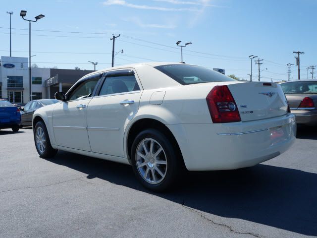 2010 Chrysler 300 4dr Sdn Touring Signature AWD - 11951636 - 2