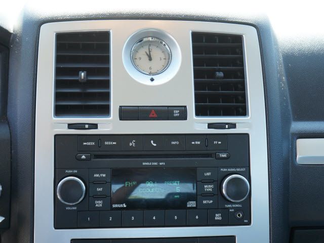 2010 Chrysler 300 4dr Sdn Touring Signature AWD - 11951636 - 7