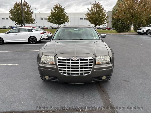 2010 Chrysler 300 4dr Sedan Touring Signature RWD - 22935768 - 1