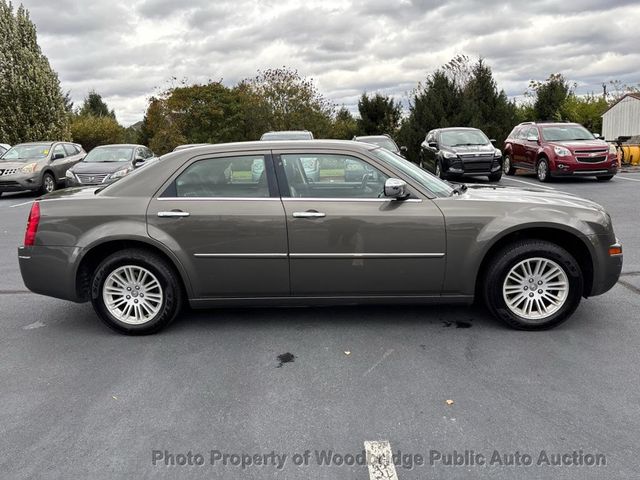 2010 Chrysler 300 4dr Sedan Touring Signature RWD - 22935768 - 2