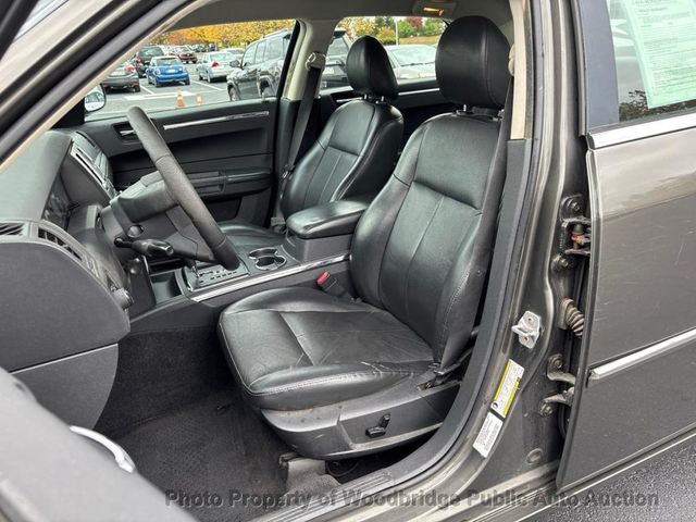 2010 Chrysler 300 4dr Sedan Touring Signature RWD - 22935768 - 5
