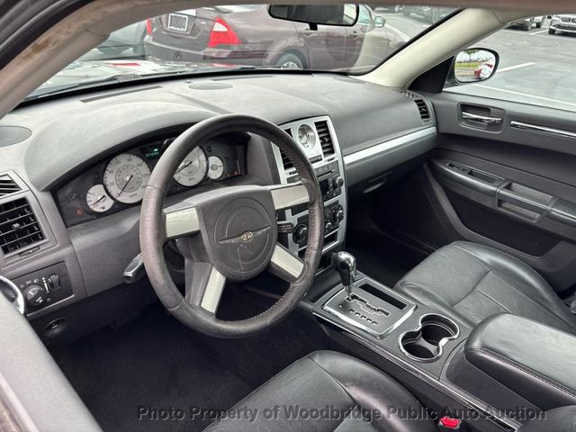 2010 Chrysler 300 4dr Sedan Touring Signature RWD - 22935768 - 7