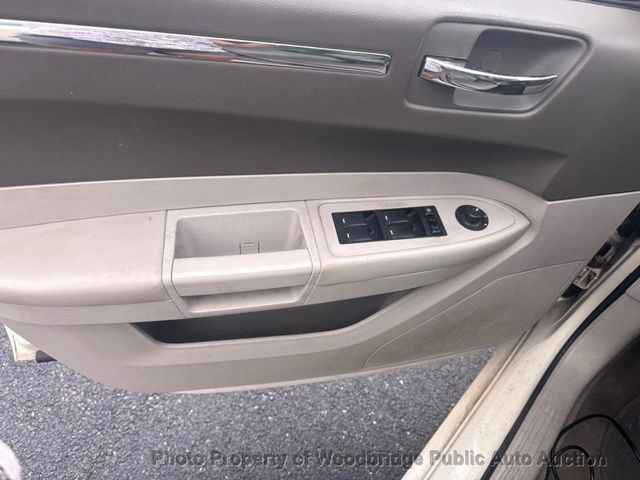 2010 Chrysler 300 4dr Sedan Touring Signature RWD - 23043353 - 12