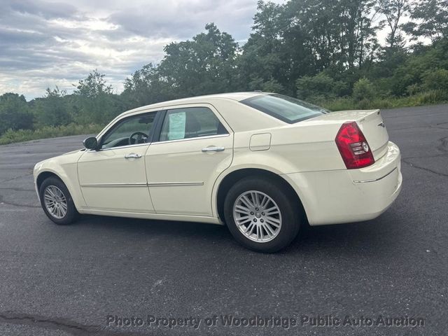 2010 Chrysler 300 4dr Sedan Touring Signature RWD - 23043353 - 3