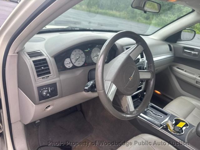 2010 Chrysler 300 4dr Sedan Touring Signature RWD - 23043353 - 6