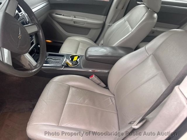 2010 Chrysler 300 4dr Sedan Touring Signature RWD - 23043353 - 7
