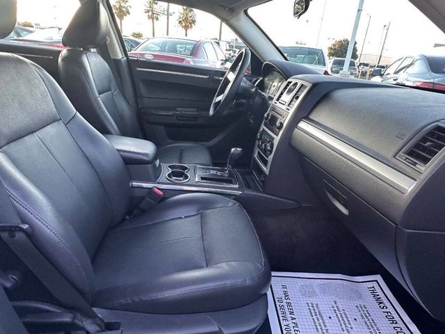 2010 Chrysler 300 Touring 4dr Sedan - 23046845 - 9