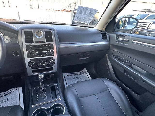 2010 Chrysler 300 Touring 4dr Sedan - 23046845 - 15