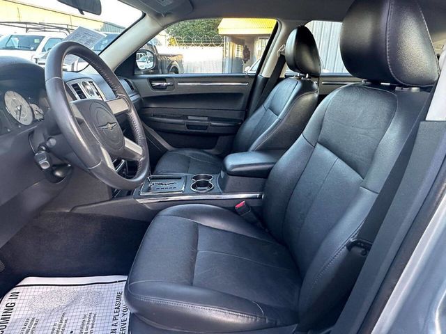 2010 Chrysler 300 Touring 4dr Sedan - 23046845 - 17