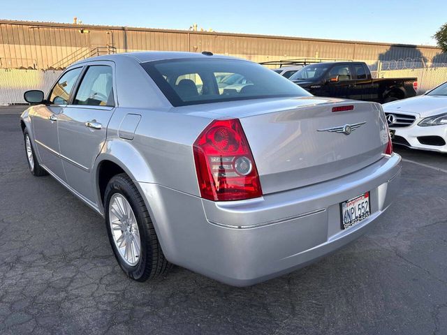 2010 Chrysler 300 Touring 4dr Sedan - 23046845 - 18