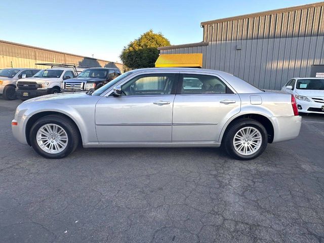 2010 Chrysler 300 Touring 4dr Sedan - 23046845 - 19